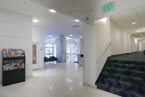 Condominio en venta en Sunny Isles Beach, Florida, 1 dormitorio, 93.37 m2 № 1925259 - foto 13