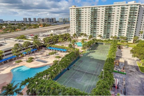 Купить кондоминиум в Санни-Айлс-Бич, Флорида 1 спальня, 93.37м2, № 1925259 - фото 19