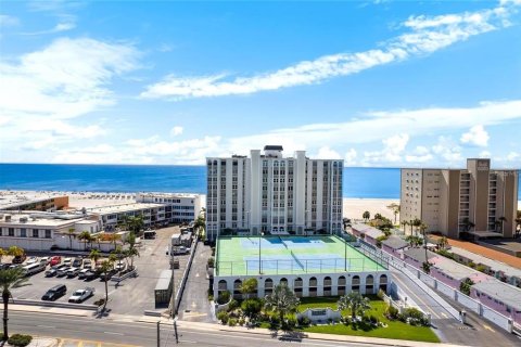 Condo in Saint Pete Beach, Florida, 2 bedrooms  № 1831700 - photo 9