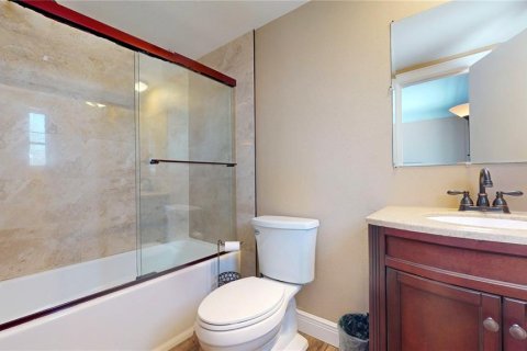Condo in Saint Pete Beach, Florida, 2 bedrooms  № 1831700 - photo 27