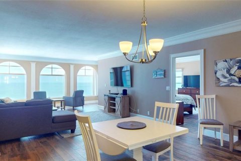Condo in Saint Pete Beach, Florida, 2 bedrooms  № 1831700 - photo 15