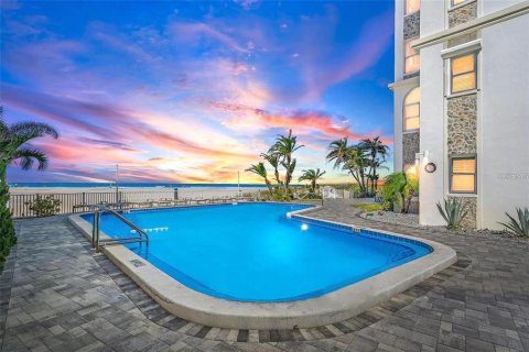 Condo in Saint Pete Beach, Florida, 2 bedrooms  № 1831700 - photo 6
