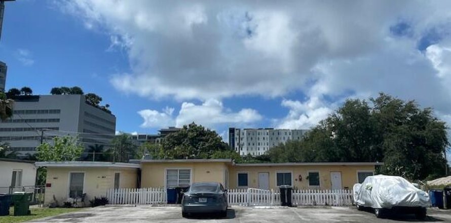 Immobilier commercial à Hallandale Beach, Floride 224.82 m2 № 2175918