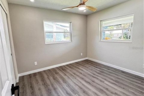 Casa en alquiler en Saint Petersburg, Florida, 3 dormitorios, 165.18 m2 № 1850204 - foto 2