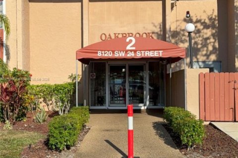 Купить кондоминиум в Норт-Лодердейл, Флорида 1 спальня, 80.82м2, № 1958072 - фото 1