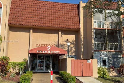 Купить кондоминиум в Норт-Лодердейл, Флорида 1 спальня, 80.82м2, № 1958072 - фото 2