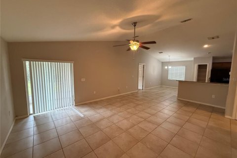 Villa ou maison à louer à Winter Haven, Floride: 3 chambres, 156.82 m2 № 2416636 - photo 2