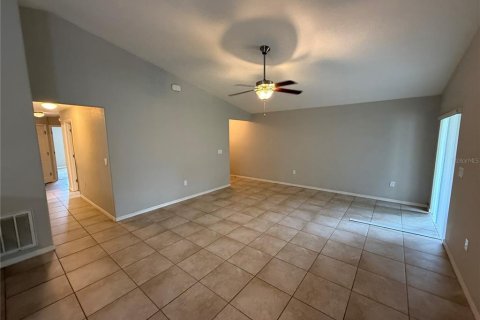 Villa ou maison à louer à Winter Haven, Floride: 3 chambres, 156.82 m2 № 2416636 - photo 4