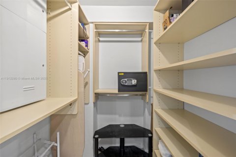 Copropriété à vendre à Bal Harbour, Floride: 44.69 m2 № 1969082 - photo 8