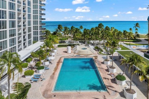 Copropriété à vendre à Bal Harbour, Floride: 44.69 m2 № 1969082 - photo 11