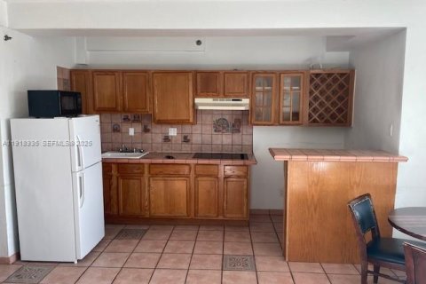 Condo in Miami Beach, Florida  № 1977339 - photo 6