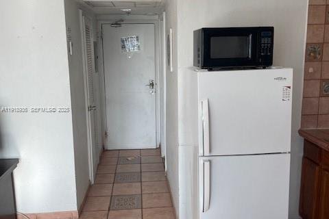 Condo in Miami Beach, Florida  № 1977339 - photo 9