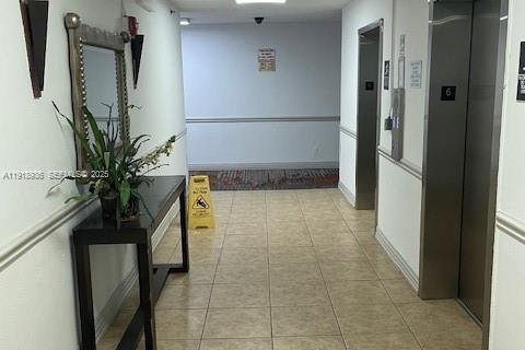 Condo in Miami Beach, Florida  № 1977339 - photo 5