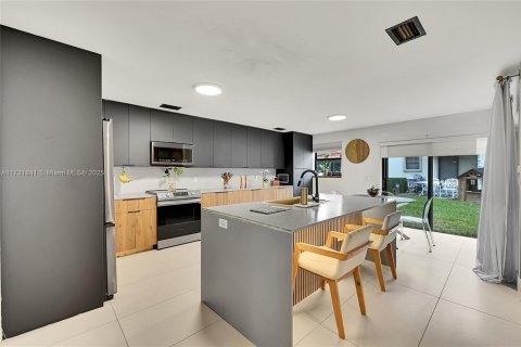 Townhouse in Hollywood, Florida 3 bedrooms, 141.77 sq.m. № 1828154 - photo 10