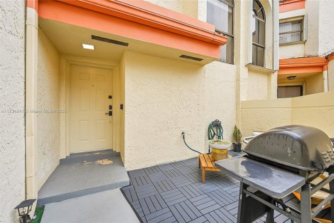 Townhouse in Hollywood, Florida 3 bedrooms, 141.77 sq.m. № 1828154 - photo 3