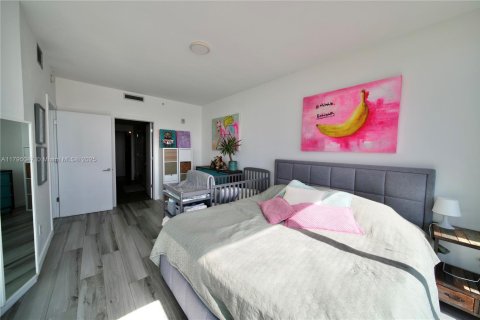 Condo in Miami, Florida, 2 bedrooms  № 1865065 - photo 13