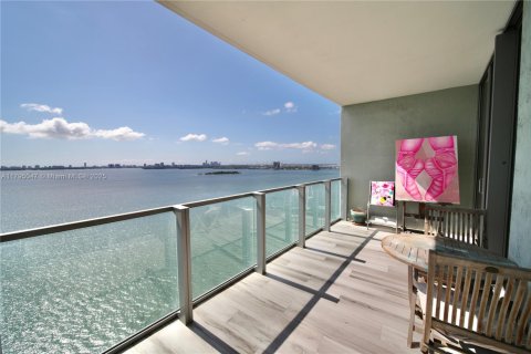 Condo in Miami, Florida, 2 bedrooms  № 1865065 - photo 2