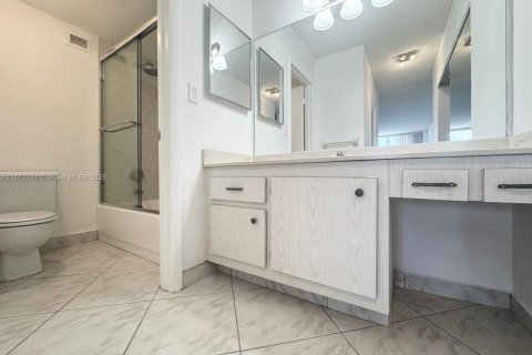 Copropriété à vendre à Hollywood, Floride: 2 chambres, 117.99 m2 № 1935603 - photo 19