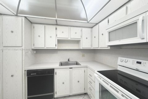 Copropriété à vendre à Hollywood, Floride: 2 chambres, 117.99 m2 № 1935603 - photo 8