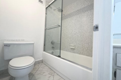 Copropriété à vendre à Hollywood, Floride: 2 chambres, 117.99 m2 № 1935603 - photo 22