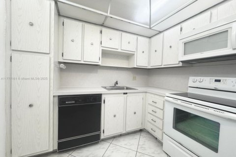 Copropriété à vendre à Hollywood, Floride: 2 chambres, 117.99 m2 № 1935603 - photo 7