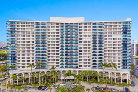 Copropriété à vendre à Hollywood, Floride: 2 chambres, 117.99 m2 № 1935603 - photo 1