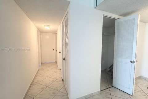 Copropriété à vendre à Hollywood, Floride: 2 chambres, 117.99 m2 № 1935603 - photo 18