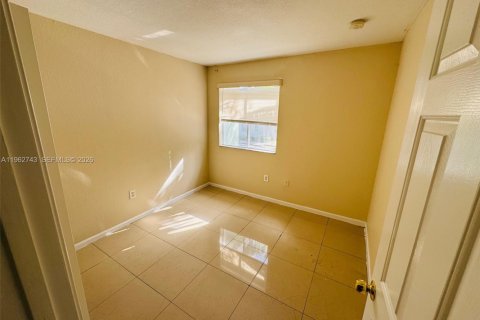 Touwnhouse à louer à Homestead, Floride: 3 chambres, 120.96 m2 № 2080962 - photo 7
