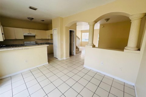 Touwnhouse à louer à Homestead, Floride: 3 chambres, 120.96 m2 № 2080962 - photo 5