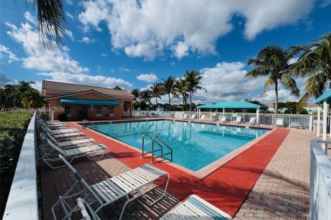 Touwnhouse à louer à Homestead, Floride: 3 chambres, 120.96 m2 № 2080962 - photo 12