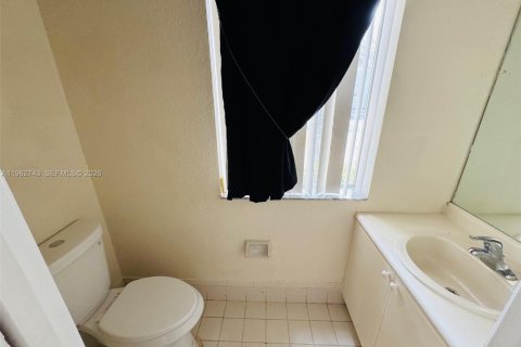 Touwnhouse à louer à Homestead, Floride: 3 chambres, 120.96 m2 № 2080962 - photo 4