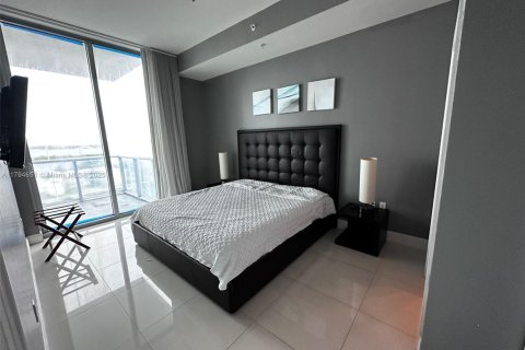 Condominio en alquiler en North Bay Village, Florida, 1 dormitorio, 78.04 m2 № 2054864 - foto 5