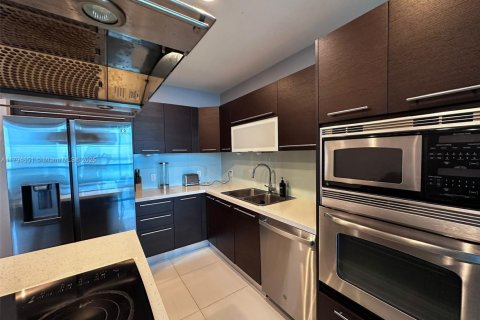 Condominio en alquiler en North Bay Village, Florida, 1 dormitorio, 78.04 m2 № 2054864 - foto 12