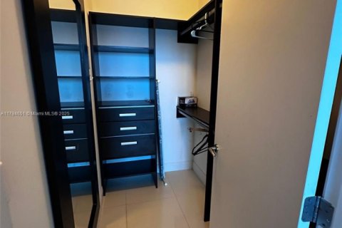 Condominio en alquiler en North Bay Village, Florida, 1 dormitorio, 78.04 m2 № 2054864 - foto 6