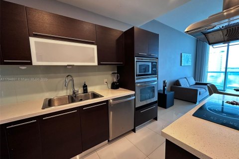 Condominio en alquiler en North Bay Village, Florida, 1 dormitorio, 78.04 m2 № 2054864 - foto 8