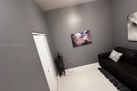 Condominio en alquiler en North Bay Village, Florida, 1 dormitorio, 78.04 m2 № 2054864 - foto 10