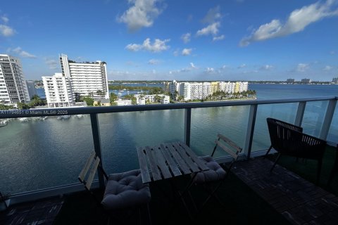 Condominio en alquiler en North Bay Village, Florida, 1 dormitorio, 78.04 m2 № 2054864 - foto 3