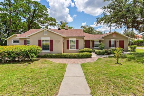 Commercial property in Tavares, Florida 226.68 sq.m. № 1810323 - photo 1