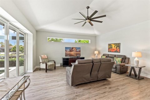 Villa ou maison à vendre à Punta Gorda, Floride: 3 chambres, 199.18 m2 № 2325203 - photo 13