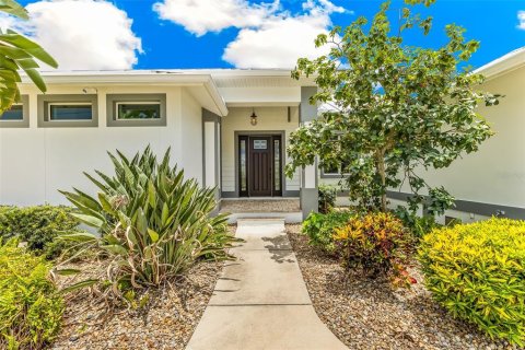 Villa ou maison à vendre à Punta Gorda, Floride: 3 chambres, 199.18 m2 № 2325203 - photo 2