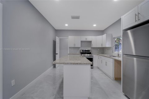 Commercial property in Miami, Florida 179.12 sq.m. № 1936013 - photo 7