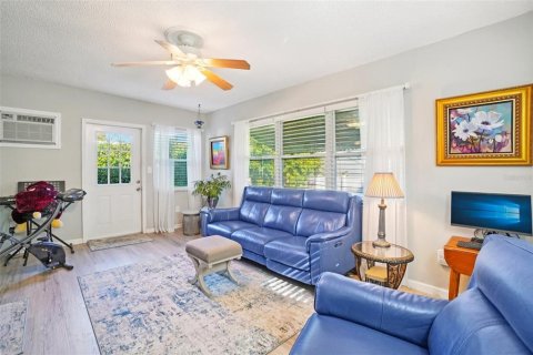 Casa en venta en Palm Harbor, Florida, 2 dormitorios, 122.54 m2 № 2110489 - foto 8