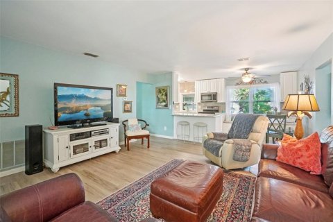Casa en venta en Palm Harbor, Florida, 2 dormitorios, 122.54 m2 № 2110489 - foto 5