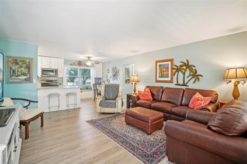Casa en venta en Palm Harbor, Florida, 2 dormitorios, 122.54 m2 № 2110489 - foto 4