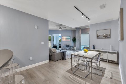Condominio en alquiler en Orlando, Florida, 2 dormitorios, 122.63 m2 № 2211615 - foto 11