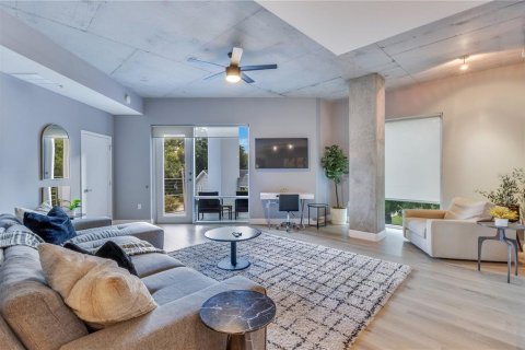 Condominio en alquiler en Orlando, Florida, 2 dormitorios, 122.63 m2 № 2211615 - foto 8