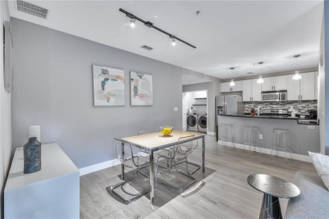 Condominio en alquiler en Orlando, Florida, 2 dormitorios, 122.63 m2 № 2211615 - foto 10
