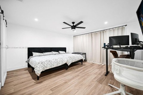 House in Hollywood, Florida 2 bedrooms, 255.48 sq.m. № 1727257 - photo 9