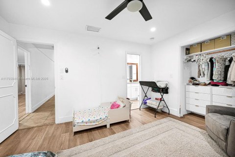 House in Hollywood, Florida 2 bedrooms, 255.48 sq.m. № 1727257 - photo 14