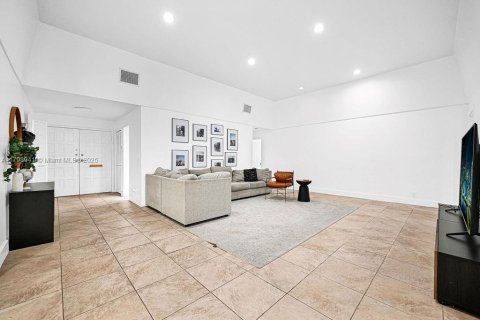 House in Hollywood, Florida 2 bedrooms, 255.48 sq.m. № 1727257 - photo 5